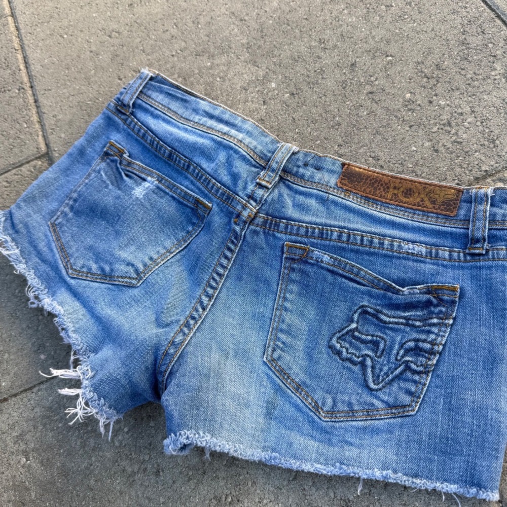 Fox Racing Womens Distressed Denim Cut Off Shorts Blue Medium Wash Size 3/26